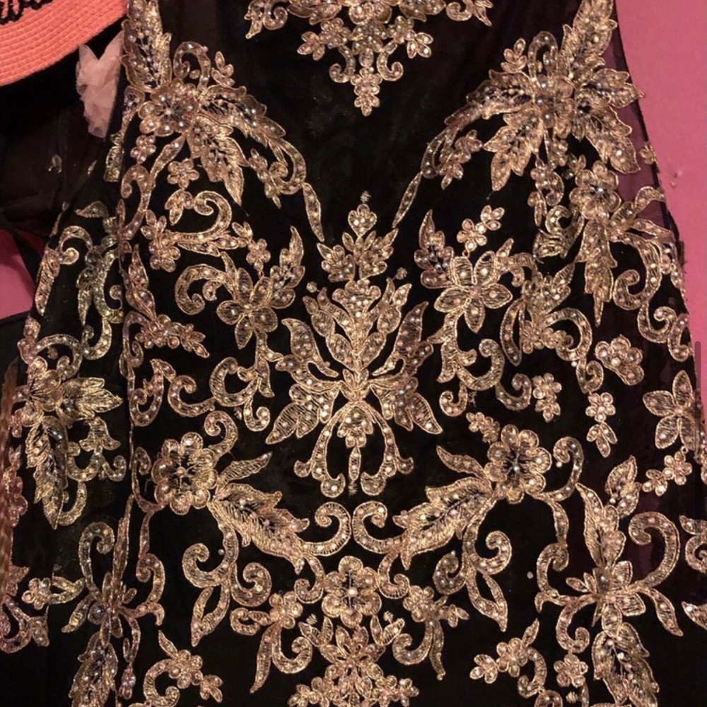 Formal Dress - Picture 5 of 7